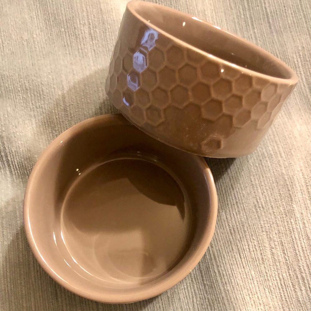 2 Ceramic Food Dishes for Small Animals